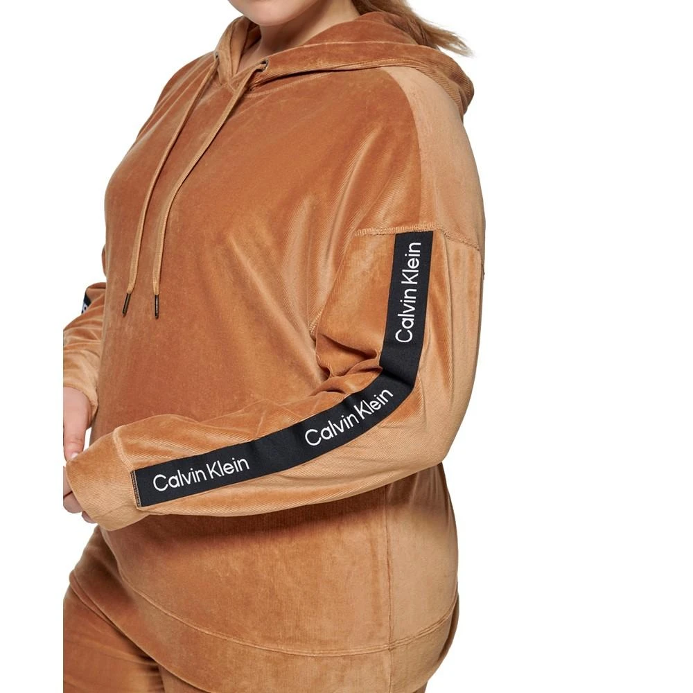 商品Calvin Klein|Plus Size Logo Tape Velour Hooded Sweatshirt,价格¥263,第3张图片详细描述