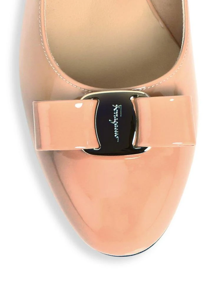 商品Salvatore Ferragamo|Vara Patent 蝴蝶结低跟鞋,价格¥4281,第3张图片详细描述