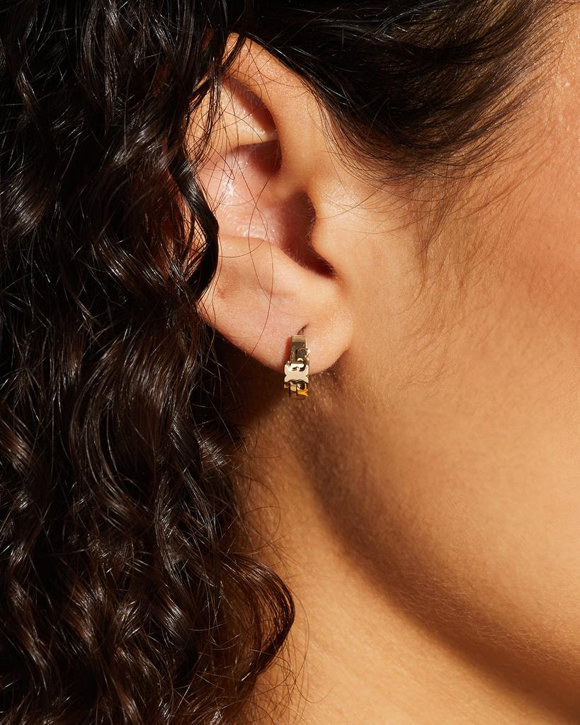 Serif-T Huggie Hoop Earrings商品第2张图片规格展示