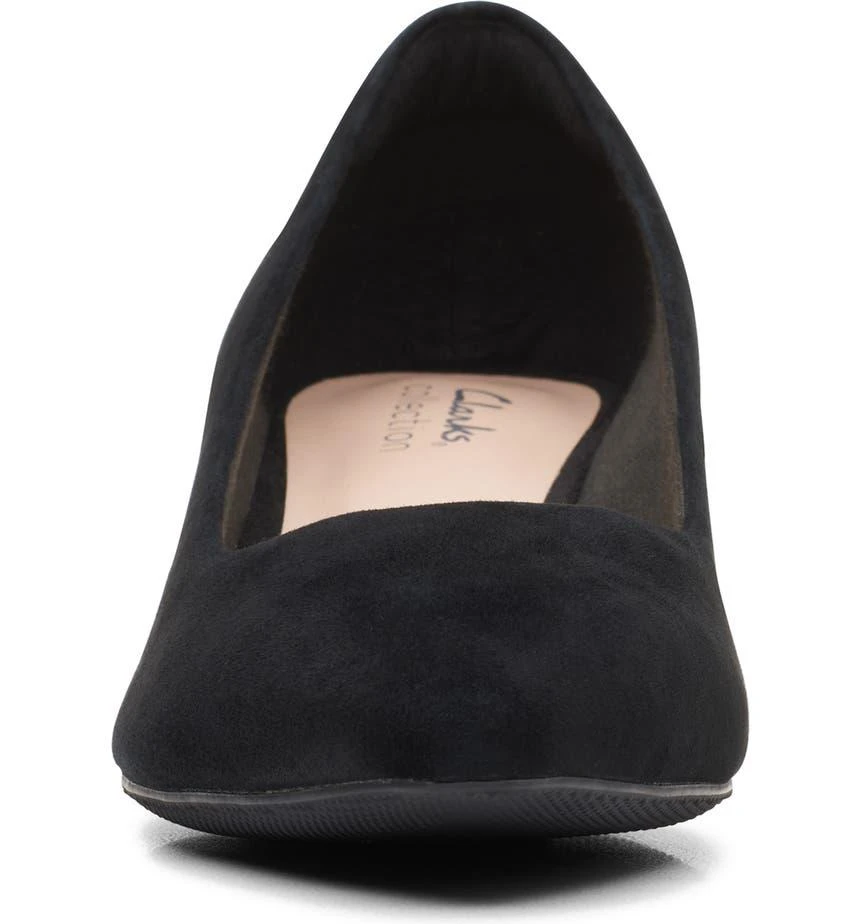 商品Clarks|Teresa Step Pump - Wide Width Available,价格¥559,第2张图片详细描述