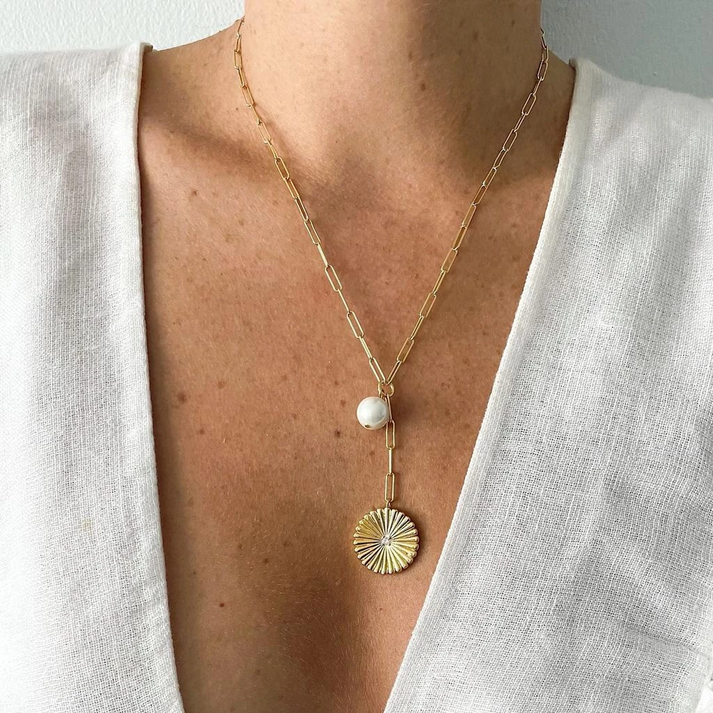 商品ADORNIA|Adornia Sunburst Pendant Y- Necklace with Pearl Drop,价格¥133,第2张图片详细描述