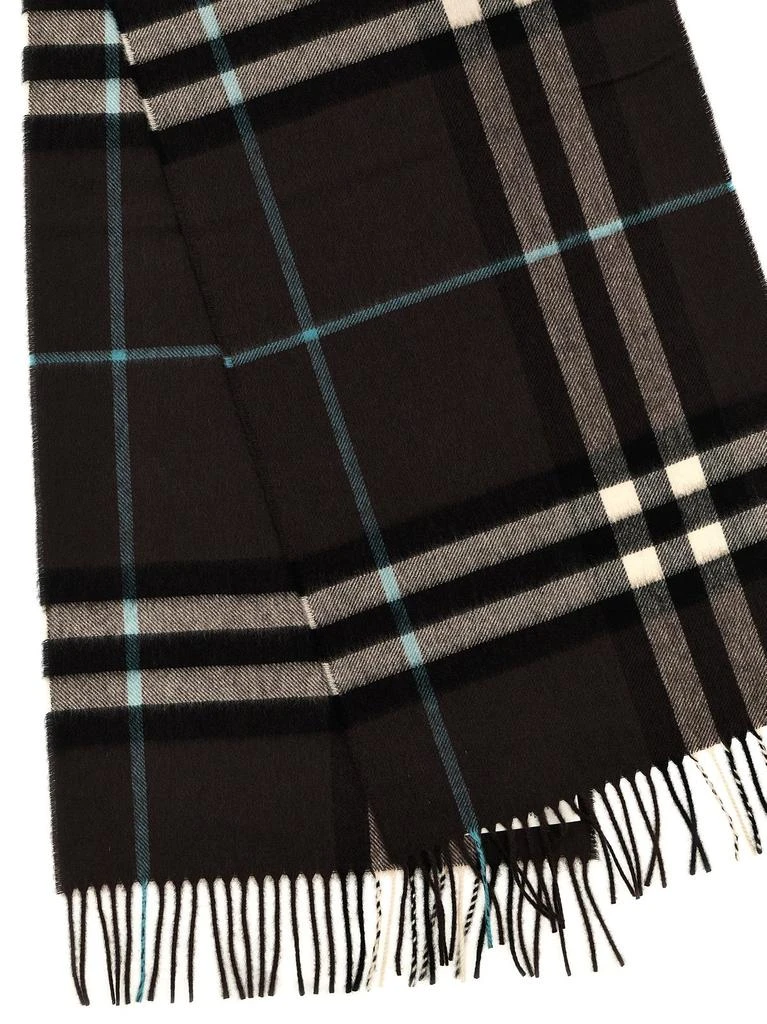 商品Burberry|Burberry Checked Fringed-Edge Scarf,价格¥2796,第3张图片详细描述