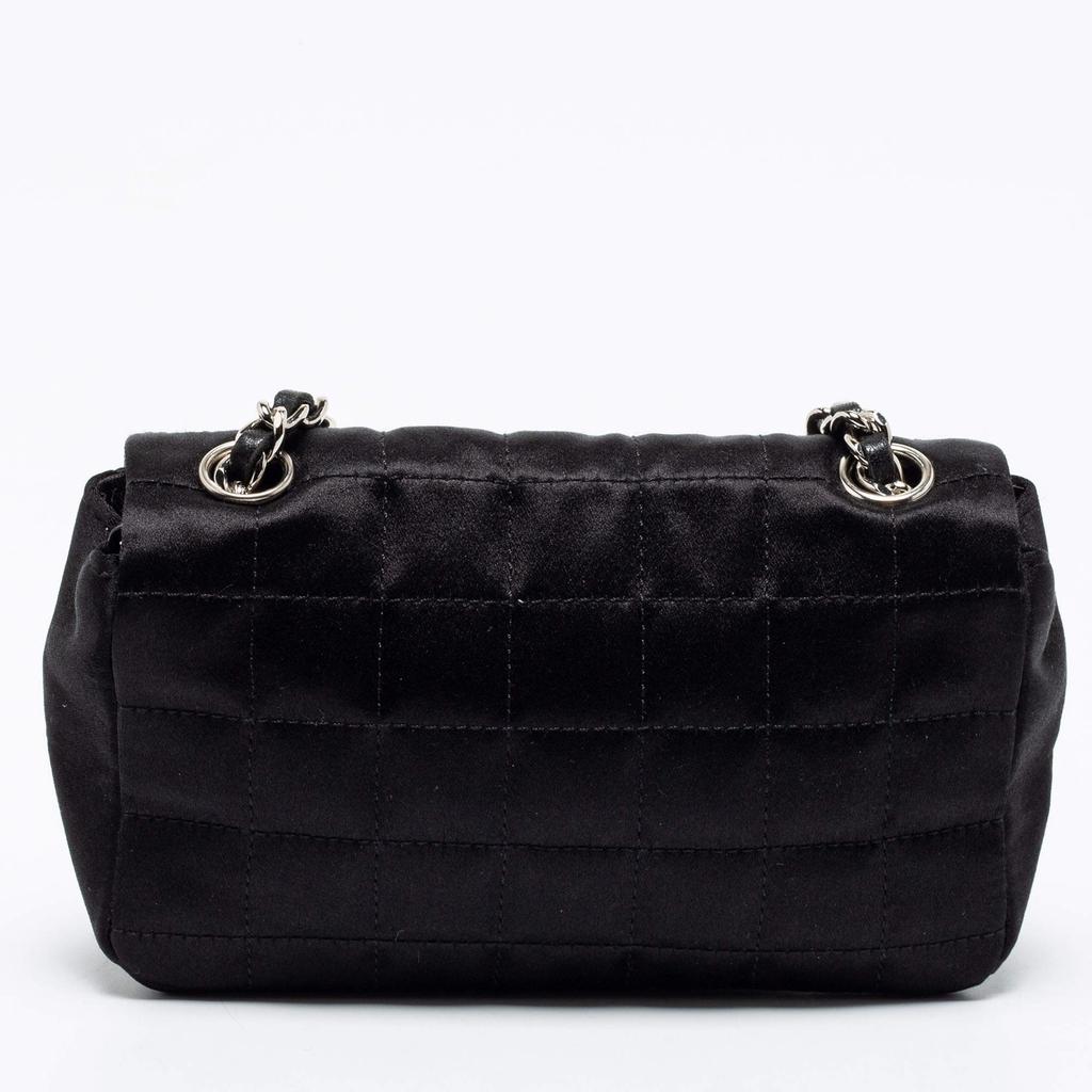 Chanel Black Quilted Satin Square Charms Flap Bag商品第4张图片规格展示