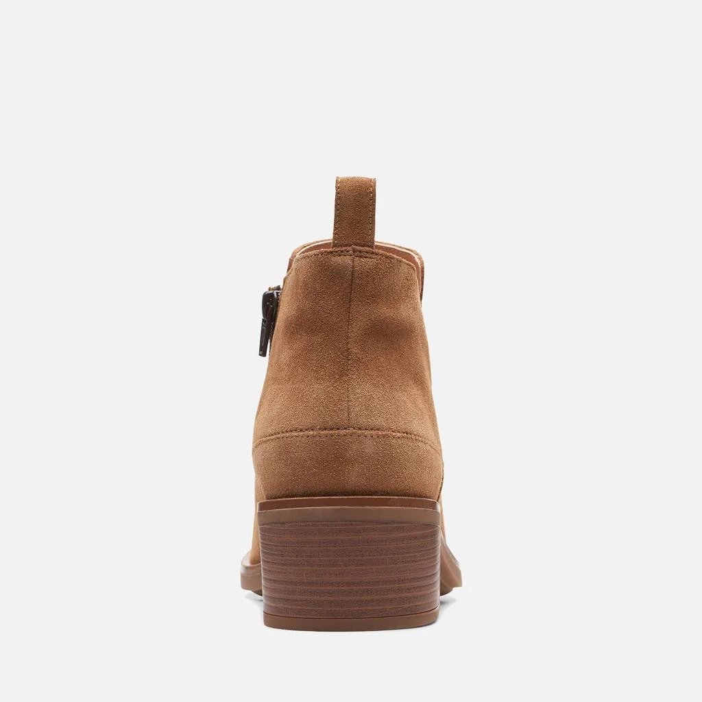 商品Clarks|CLARKS WOMEN'S MEMI ZIP SUEDE HEELED ANKLE BOOTS - LIGHT TAN,价格¥494,第4张图片详细描述