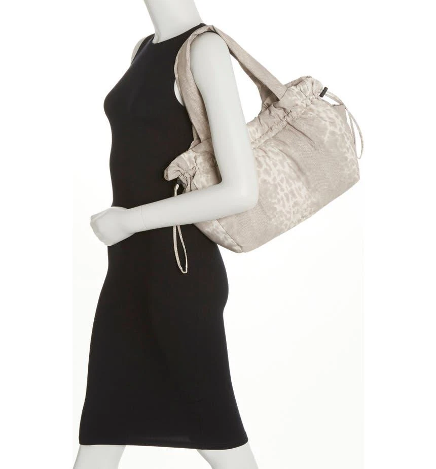 商品Vince Camuto|Saira Tiger Print Tote,价格¥230,第2张图片详细描述
