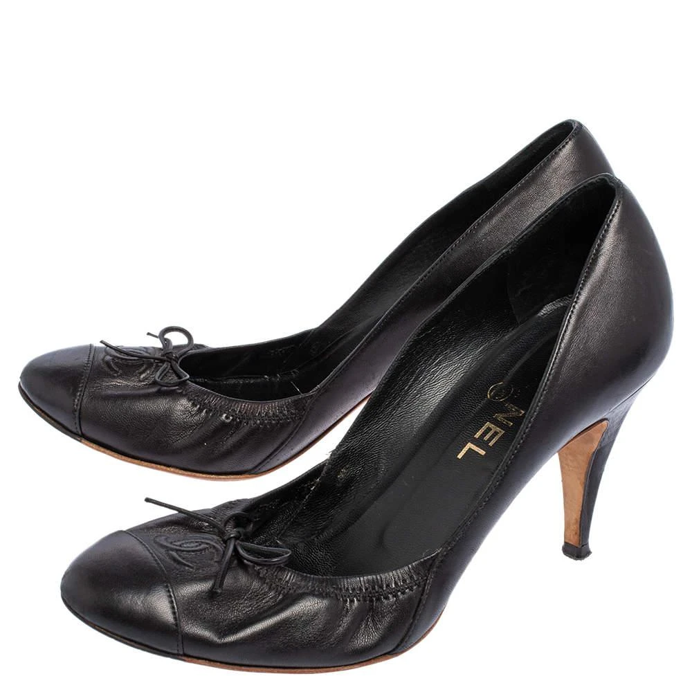 商品[二手商品] Chanel|Chanel Black Leather CC Bow Cap Toe Scrunch Pumps Size 38,价格¥1068,第4张图片详细描述