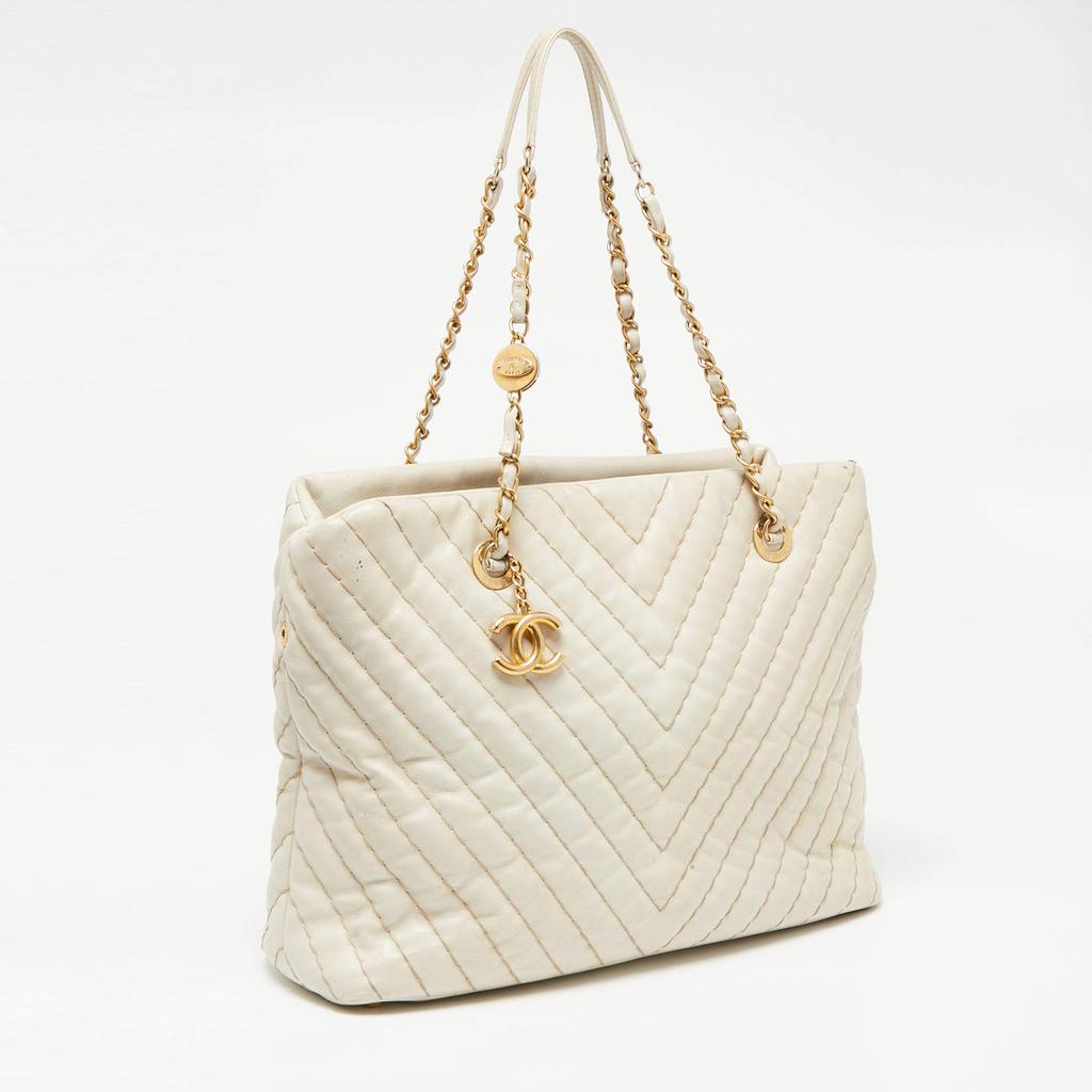 Chanel White Iridescent Chevron Quilted Leather Large Surpique Tote商品第3张图片规格展示