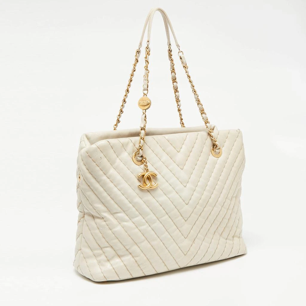 商品[二手商品] Chanel|Chanel White Iridescent Chevron Quilted Leather Large Surpique Tote,价格¥7833,第3张图片详细描述