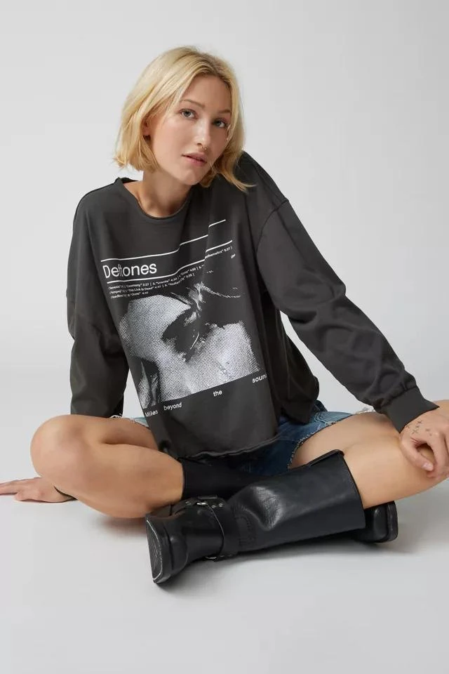 商品Urban Outfitters|Deftones Boxy Cropped Long Sleeve Tee,价格¥227,第1张图片详细描述