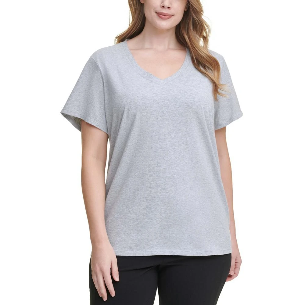 商品Calvin Klein|Plus Size Logo Patch V-Neck T-Shirt,价格¥111,第1张图片