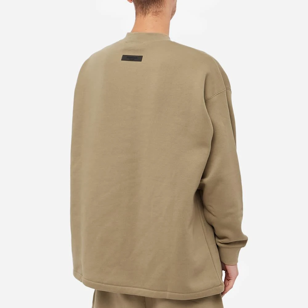 商品Essentials|Fear of God ESSENTIALS Logo Long Sleeve Fleece Sweat - Oak,价格¥393,第3张图片详细描述