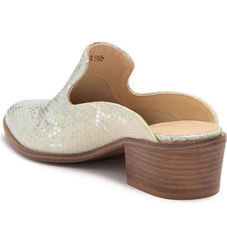 商品Chinese Laundry|Marnie Printed Slip-On Mule,价格¥123,第2张图片详细描述