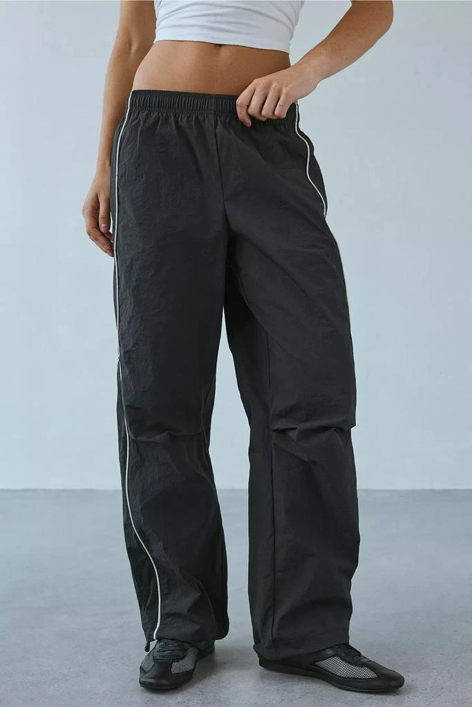 商品BDG|BDG Jess Straight Leg Nylon Track Pant,价格¥118,第3张图片详细描述