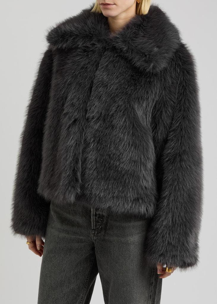 d2e79bac-d0f0-39d8-91af-