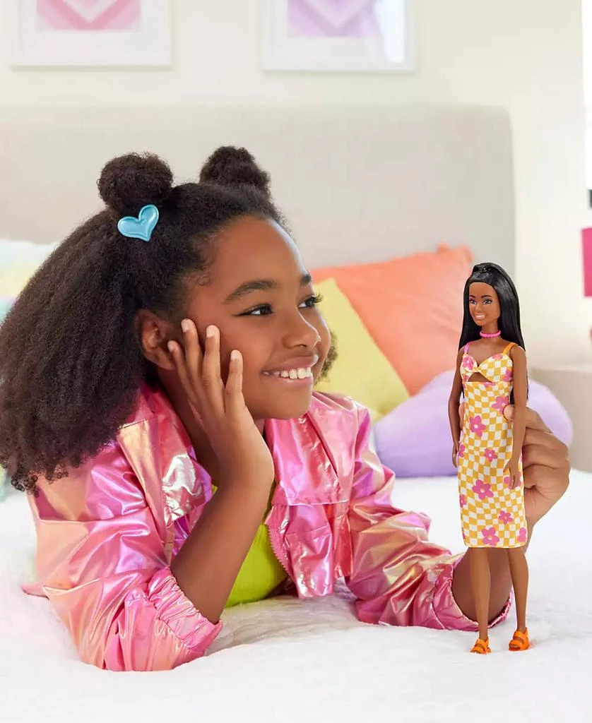 商品Barbie|Fashionistas Doll 233 in Checkered Flower Midi Dress, Black Hair,价格¥67,第2张图片详细描述