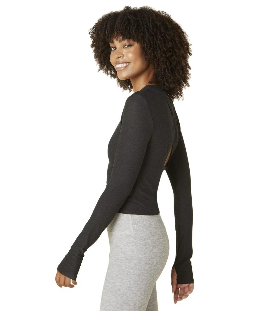 商品Beyond yoga|Overlap Long Sleeve Cropped Pullover,价格¥366,第3张图片详细描述