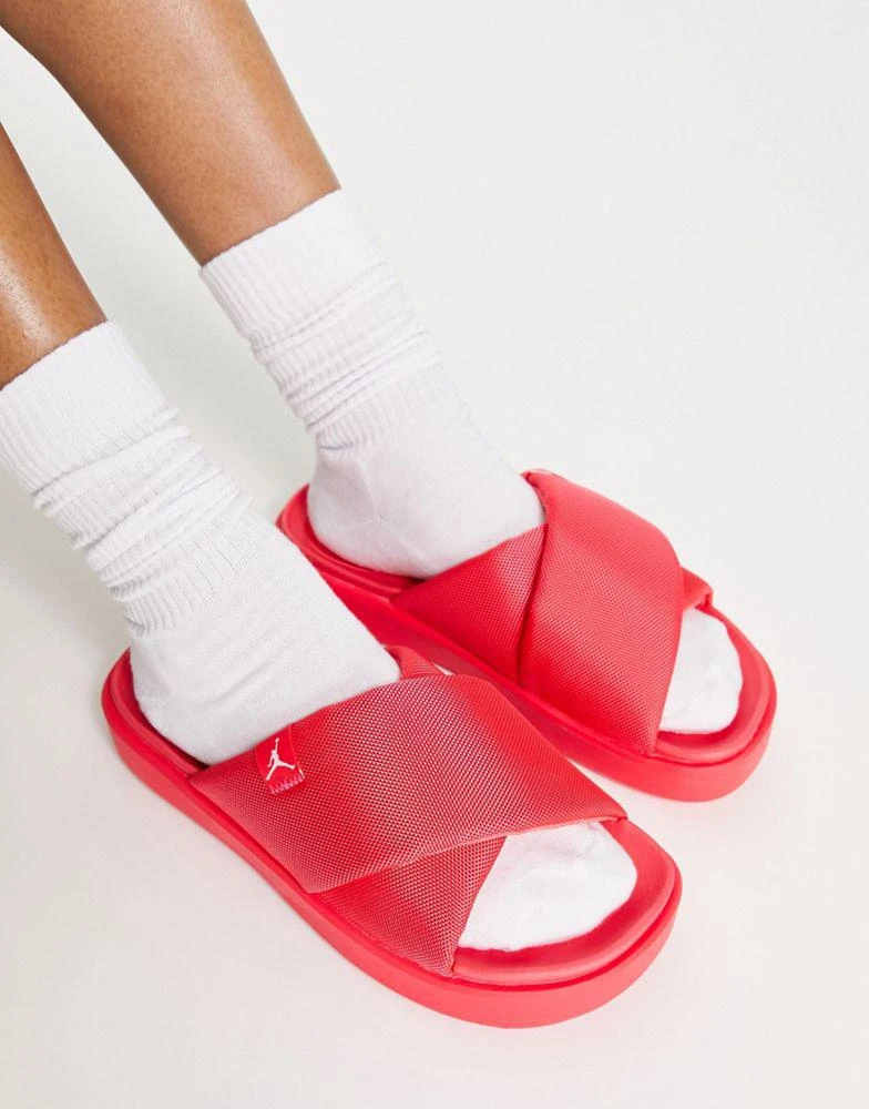 商品Jordan|Jordan Sophia flatform sliders in siren red,价格¥349,第3张图片详细描述