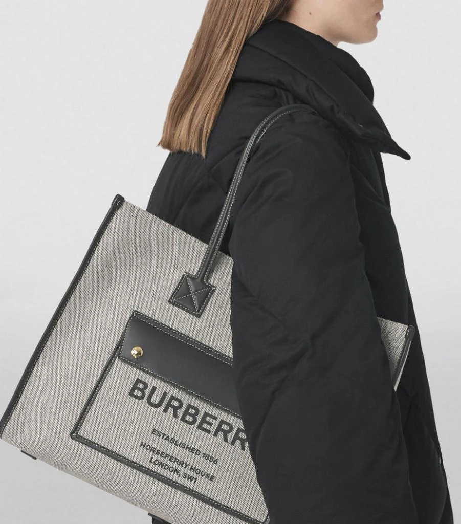 商品Burberry|Medium Canvas Freya Tote Bag,价格¥10666,第4张图片详细描述