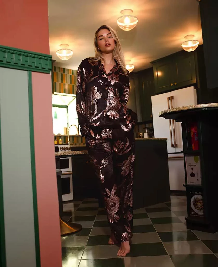 商品Midnight Bakery|Women's 2-Pc. Floral Hammered Satin Pajamas Set,价格¥633,第5张图片详细描述