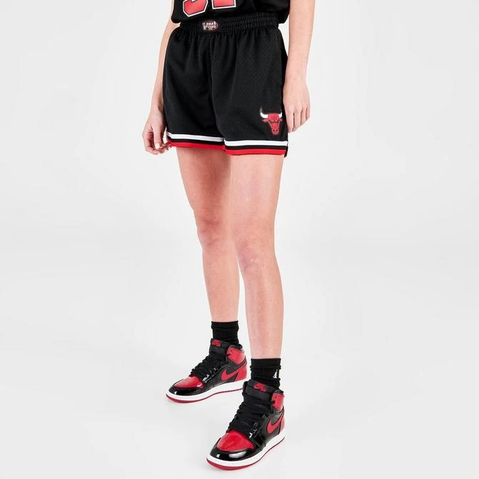 商品Mitchell and Ness|Women's Mitchell & Ness Chicago Bulls NBA 1997-98 Swingman Shorts,价格¥261,第1张图片