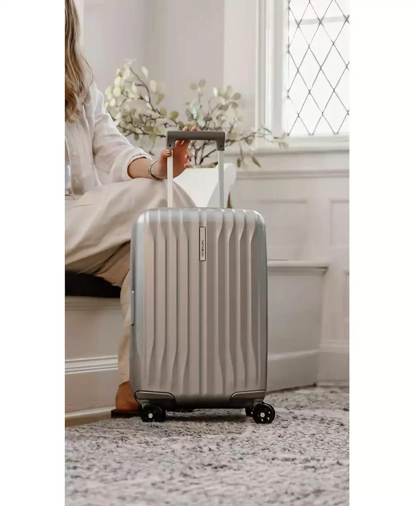 Uplift HS Carry On Spinner Luggage 商品