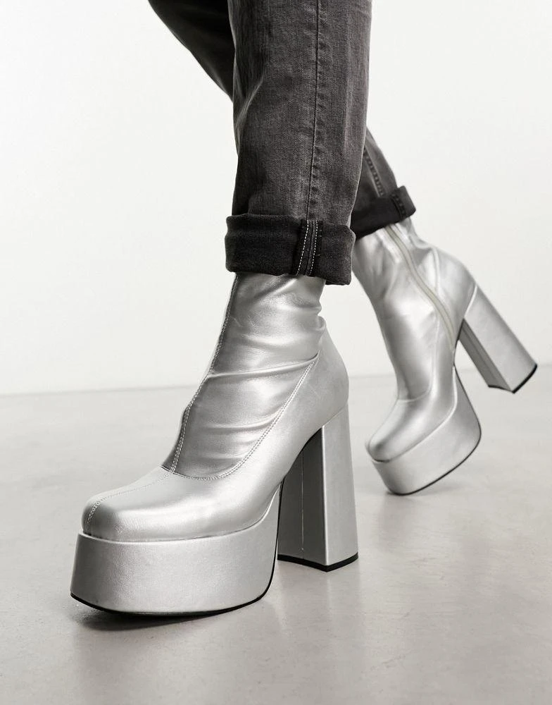 商品Koi Footwear|KOI platform heeled ankle boots in metallic silver,价格¥593,第2张图片详细描述