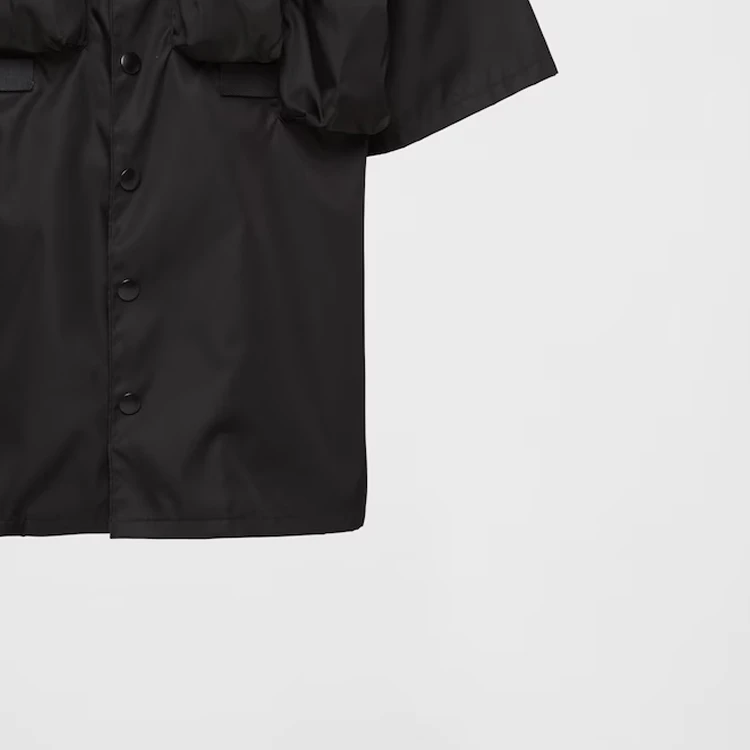 商品[国内直发] Prada|普拉达 纯色三角形Logo金属徽标单排扣休闲短袖衬衫 男款 黑色,价格¥7732,第7张图片详细描述