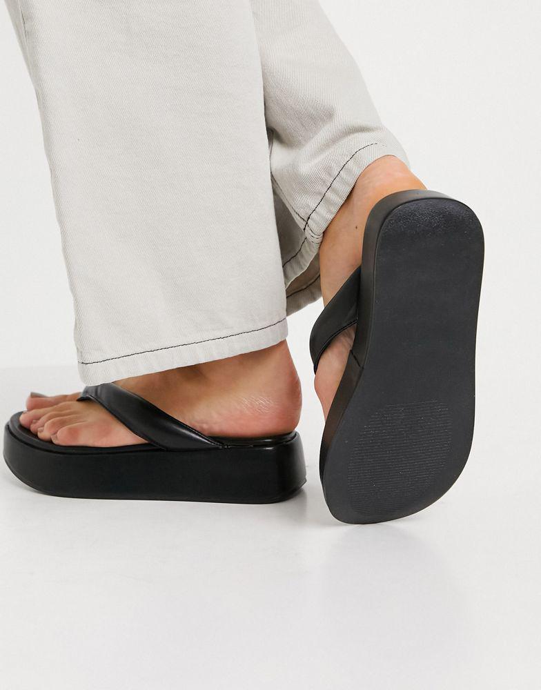 ASOS DESIGN Ferris chunky flip flop sandals in black商品第3张图片规格展示