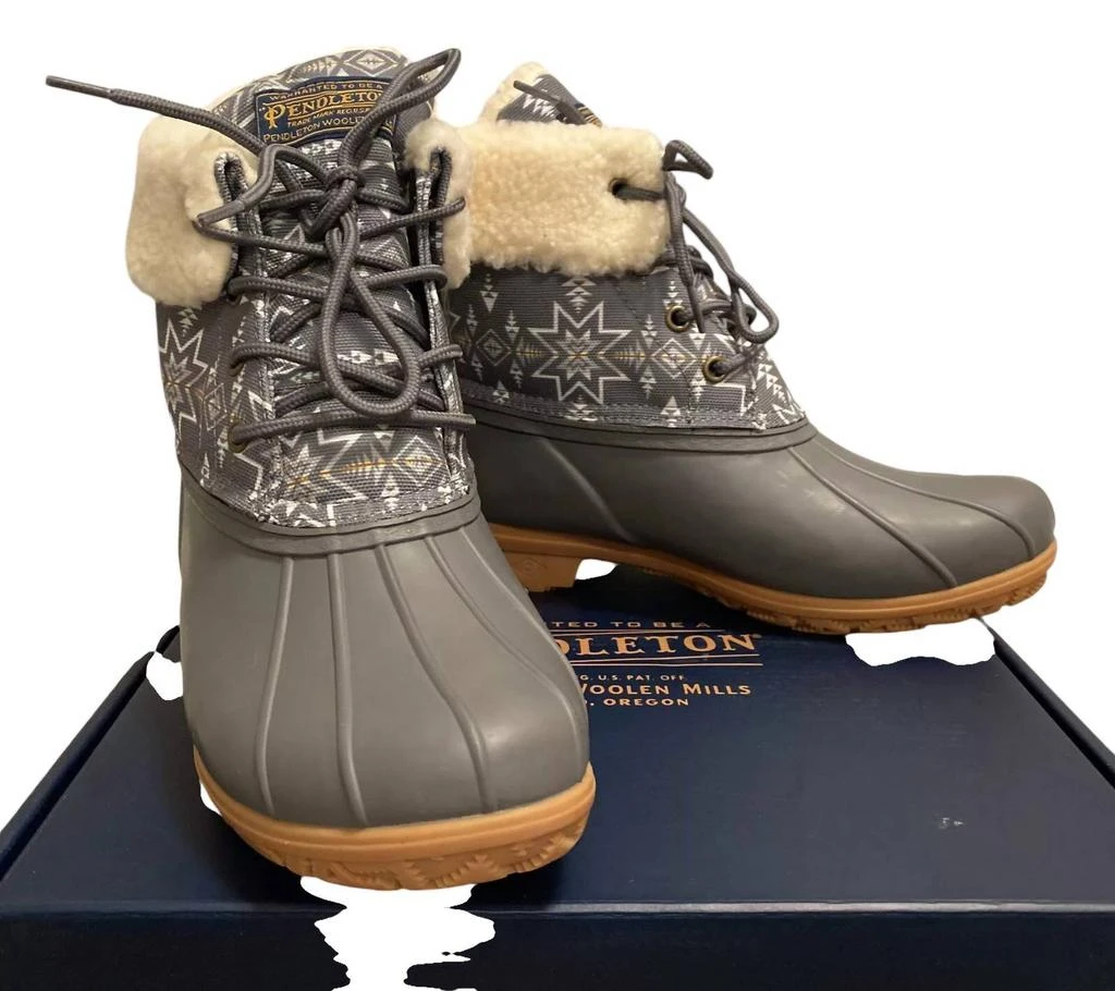 商品Pendleton|Women’S Classic Plains Star Duck Winter Boots In Gray,价格¥755,第3张图片详细描述