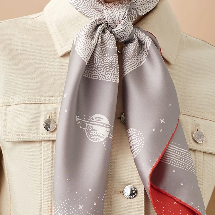 商品[国内直发] Hermes|爱马仕 月光飞马双面丝巾 女款  橙色,价格¥3932,第9张图片详细描述