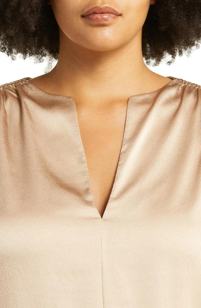 Smocked Shoulder Long Sleeve Satin Blouse 商品