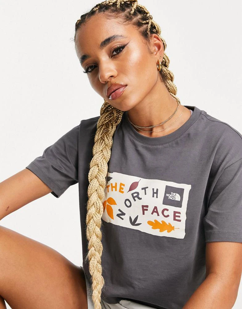 商品The North Face|The North Face Leaf Drawing cropped chest print t-shirt in grey Exclusive at ASOS,价格¥316,第1张图片