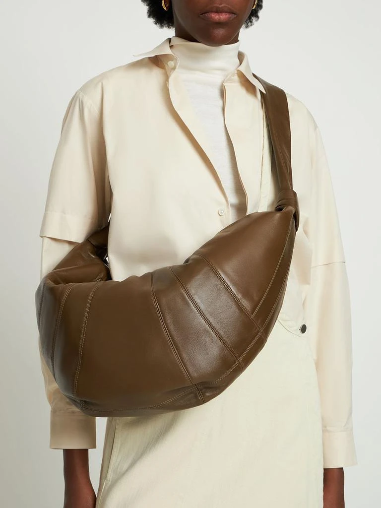 商品Lemaire|Large Croissant Leather Shoulder Bag,价格¥12167,第1张图片详细描述