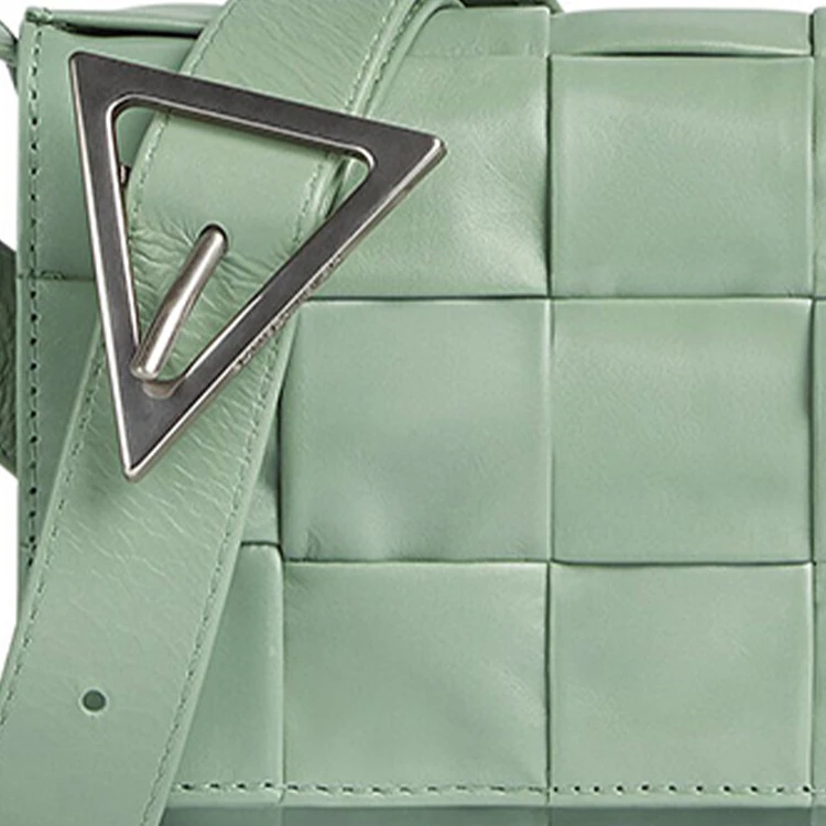 商品[国内直发] Bottega Veneta|葆蝶家 CASSETTE Intreccio编织磁扣开合 牛皮革 豆腐包单肩斜挎包 小号 男款 鼠尾草绿,价格¥7693,第6张图片详细描述