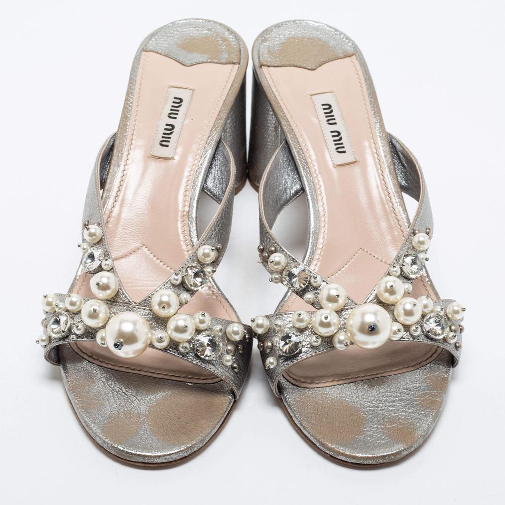 Miu Miu Silver Leather Crystal And Pearl Embellished Slide Sandals Size 40商品第3张图片规格展示