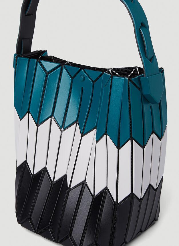 商品Issey Miyake|Matte Bucket Handbag in Blue,价格¥5378,第6张图片详细描述