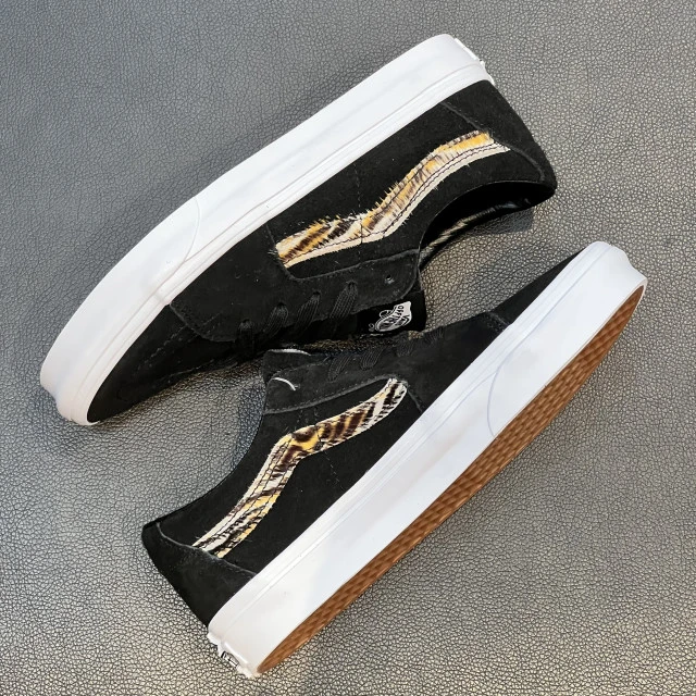 【韩国直邮|包邮包税】万斯[VANS] Sk8-Low # Soft Suede # 男女共用 运动鞋 # black/tiger (VN0A4UUKB0I) 商品