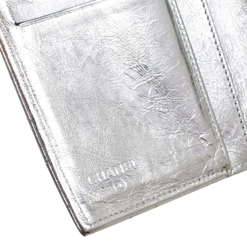 Chanel Silver Quilted Laminated Leather Reissue Trifold Wallet 商品