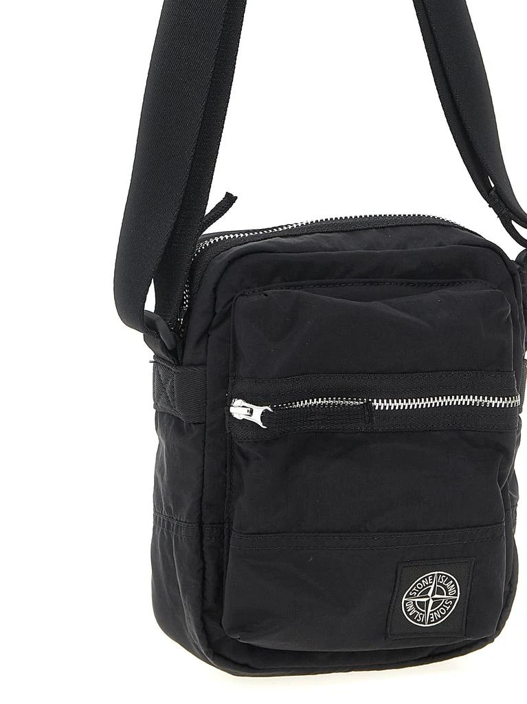商品Stone Island|Logo Patch Shoulder Strap Crossbody Bags Black,价格¥1664,第3张图片详细描述
