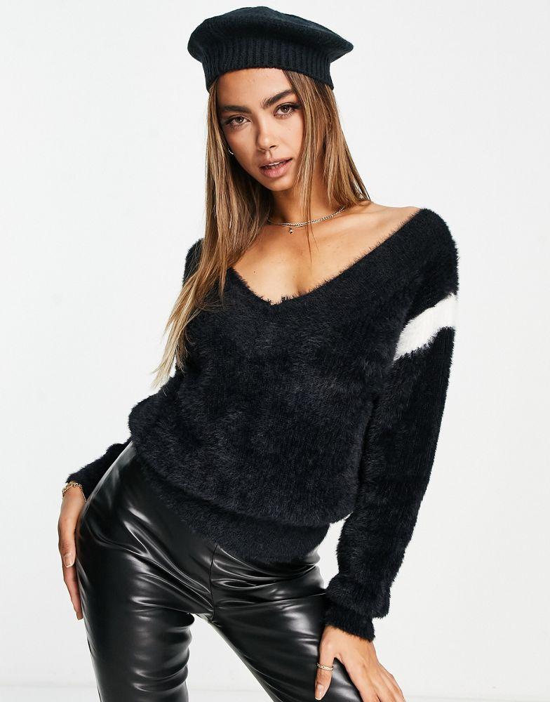 Aeropostale fluffy v-neck sweater with arm stripe in black商品第1张图片规格展示