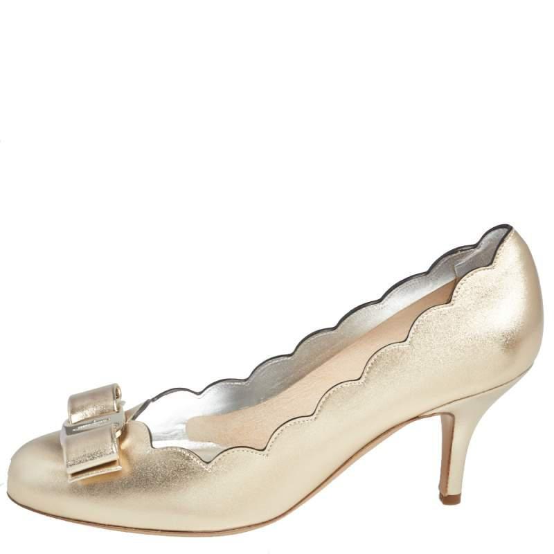 商品Salvatore Ferragamo|Salvatore Ferragamo Gold Leather Carla Vara Bow Pump Size 37,价格¥3432,第4张图片详细描述