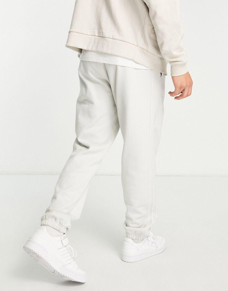adidas Originals essentials Reveal joggers in grey商品第2张图片规格展示
