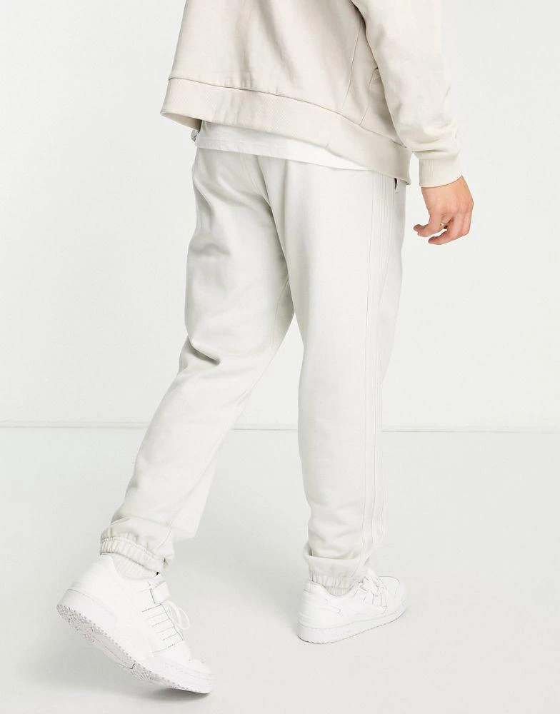 商品Adidas|adidas Originals essentials Reveal joggers in grey,价格¥563,第2张图片详细描述