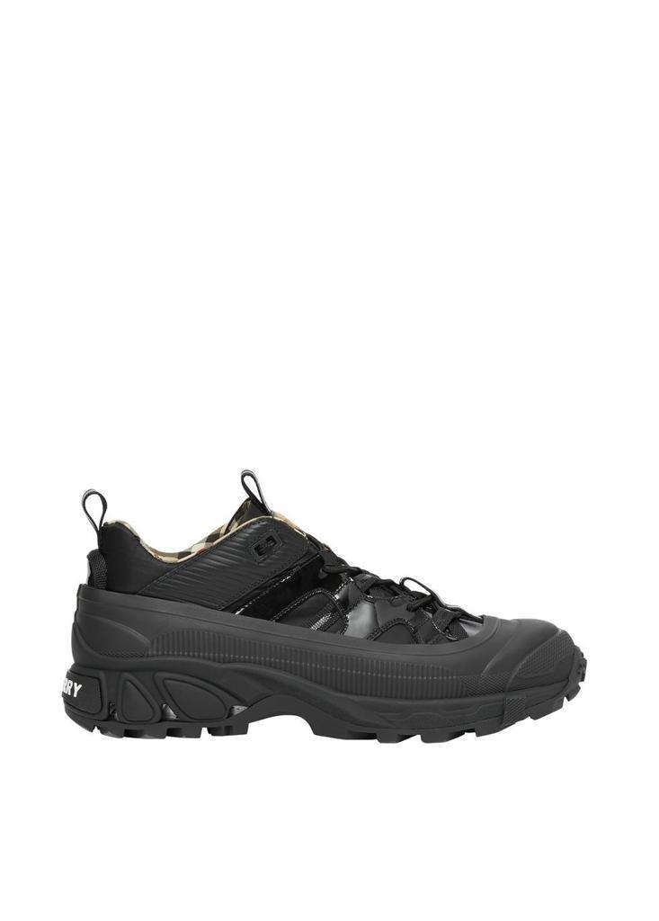 商品Burberry|Nylon and patent leather arthur sneakers,价格¥5553,第1张图片