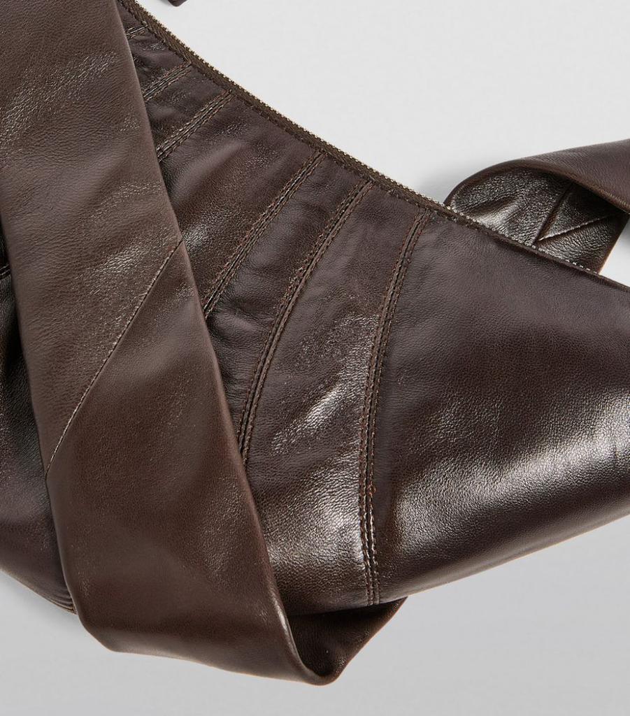 Small Leather Croissant Shoulder Bag商品第7张图片规格展示