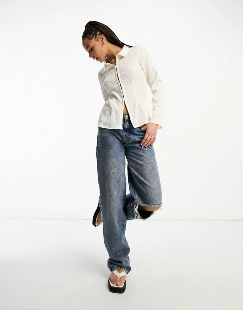 商品Monki|Monki textured hook and eye collared blouse in beige,价格¥231,第4张图片详细描述