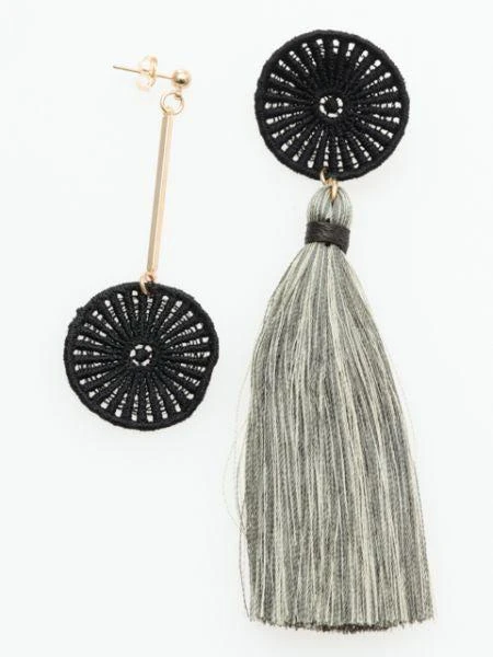 商品欧州航路|Lace Tassel Asymmetrical Errings,价格¥132,第1张图片