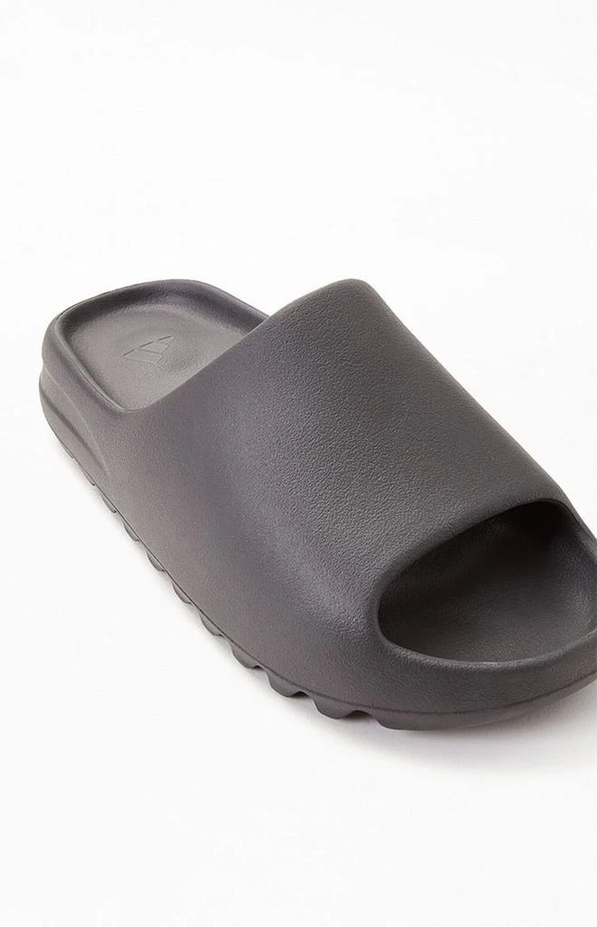 Onyx Yeezy Slides 商品