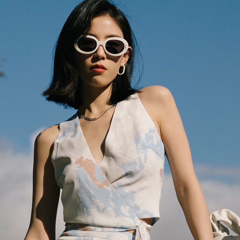 【Suggyl联名胶囊系列】Nessa抽象印花法式度假风交叉裹身吊带上衣 | Nessa Top - Abstract Colors商品第2张图片规格展示