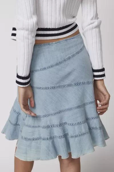 商品Urban Outfitters|UO Millie Fluted Denim Mini Skirt,价格¥76,第4张图片详细描述